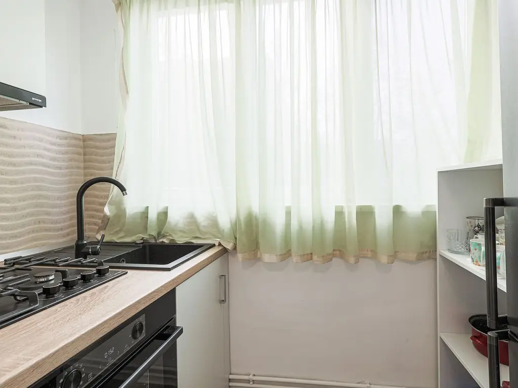 Rezervat Apartament renovat, cu 2 balcoane, la Etajul 1 in Micalaca