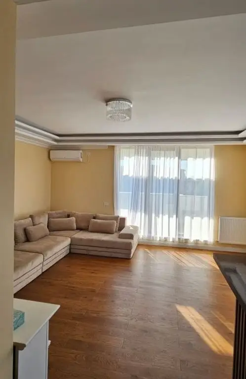 Apartament 3 camera
